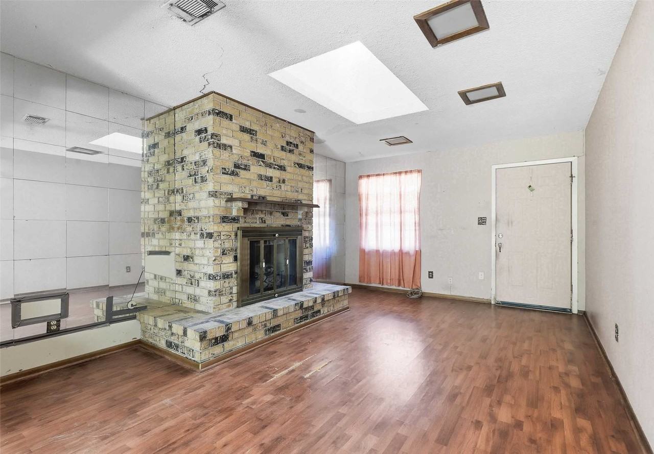 2320 Meadow Crst #NA - Photo 3 of 4