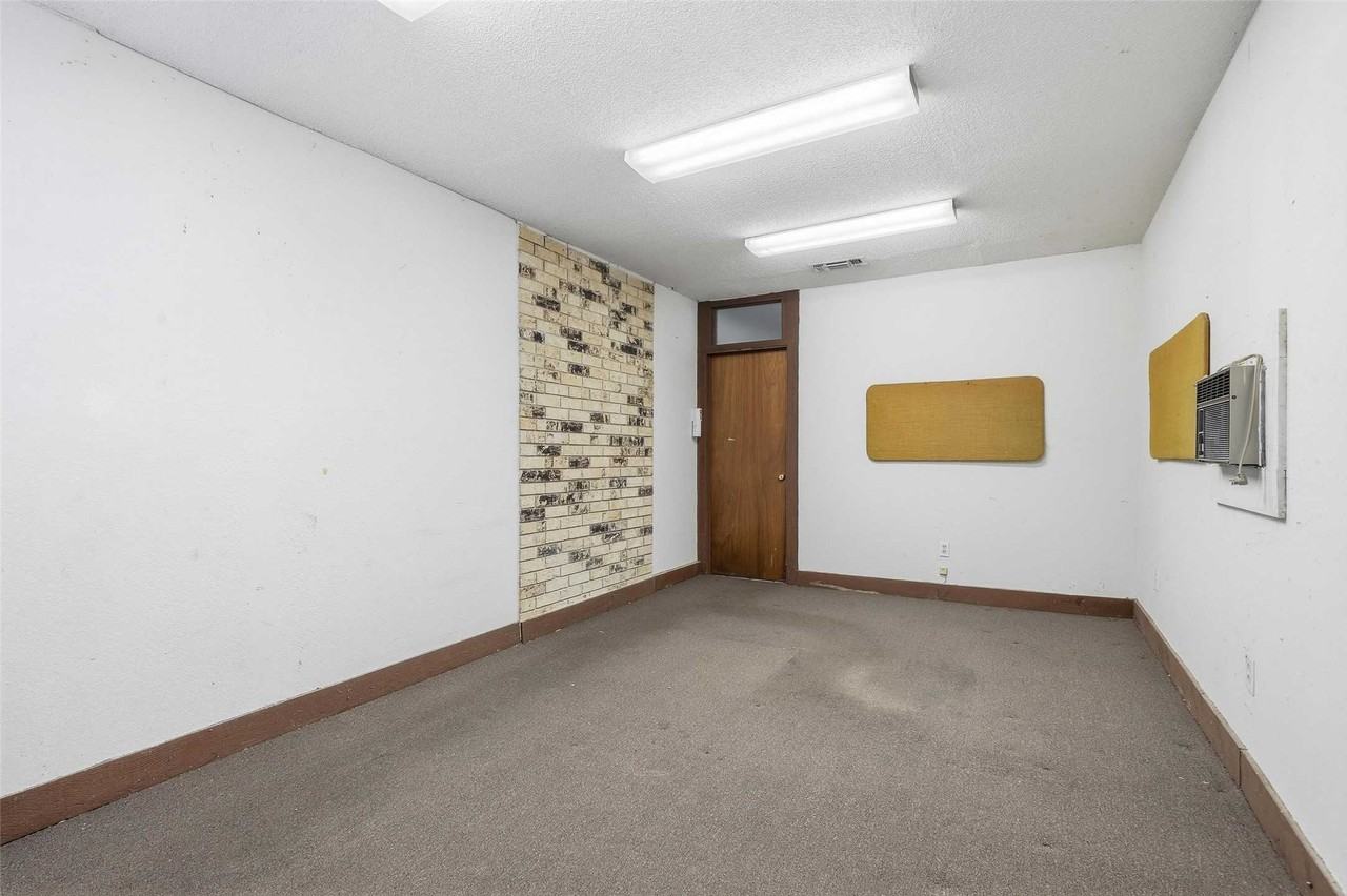 2320 Meadow Crst #NA - Photo 4 of 4