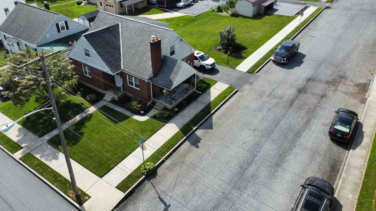 701 W Oak St #NA - Photo 2 of 3