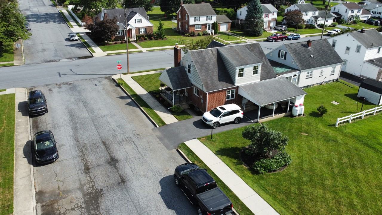 701 W Oak St #NA - Photo 3 of 3