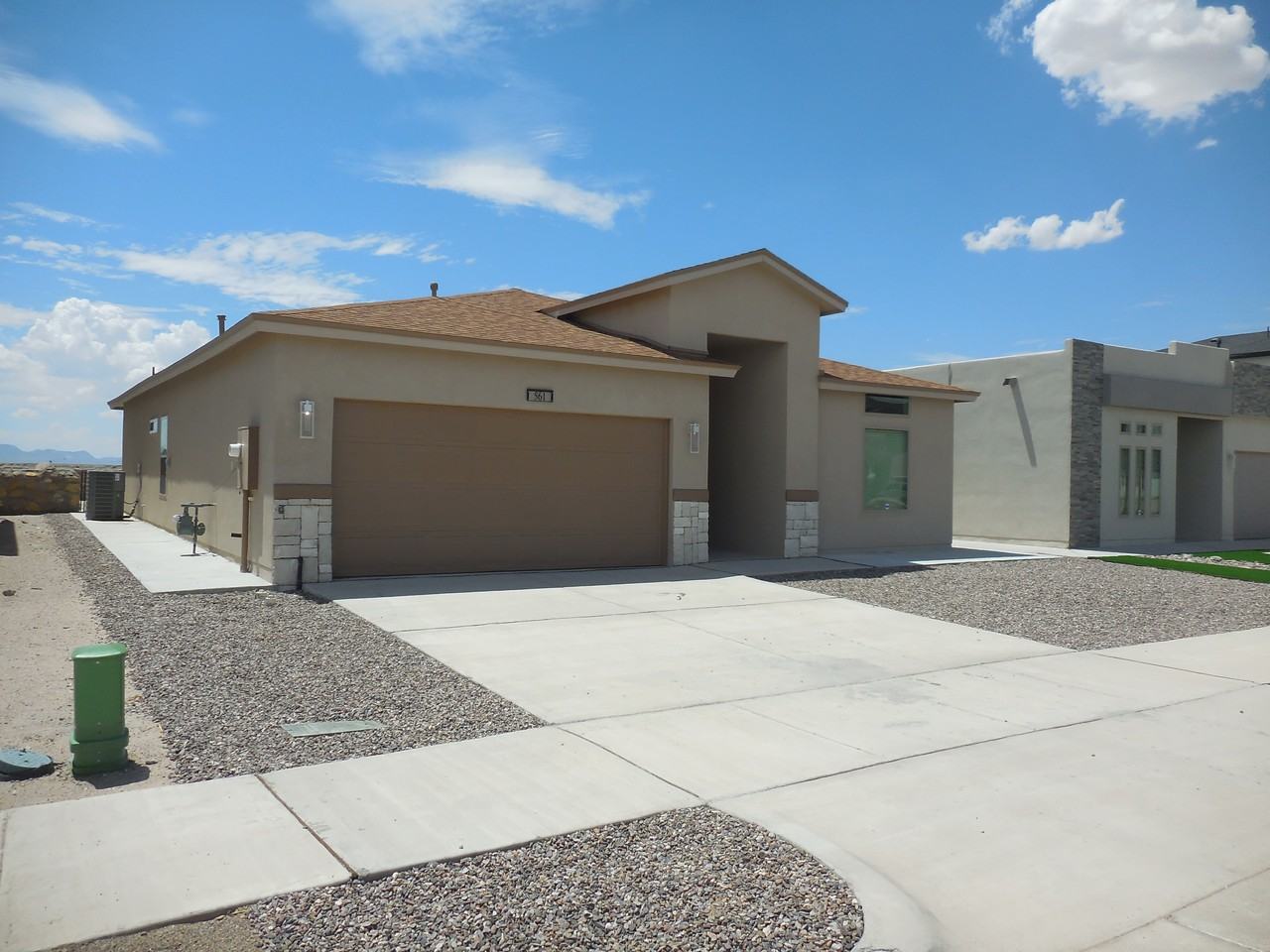 561 Oakmont Pl #1 - Photo 2 of 44