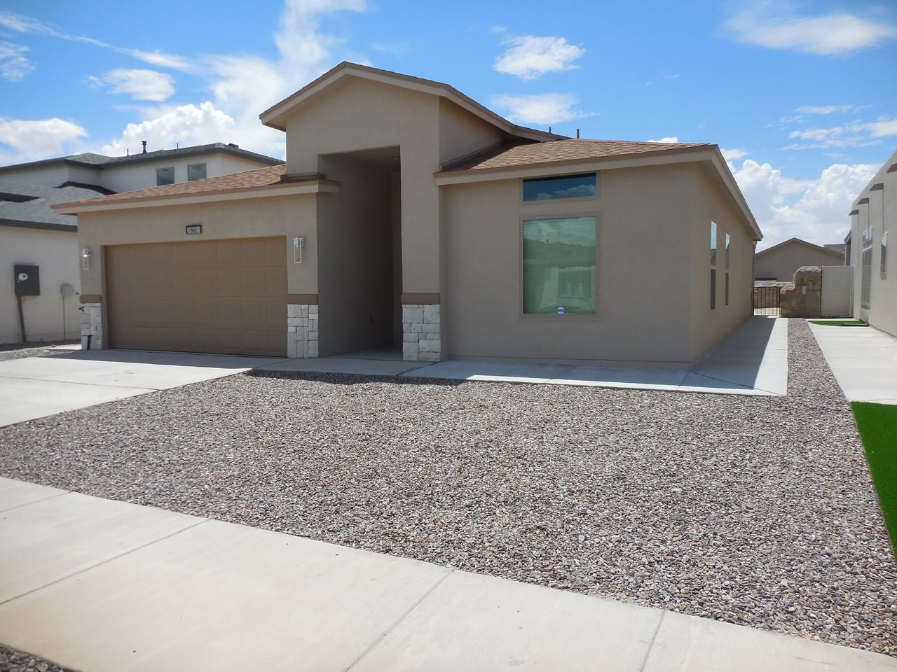 561 Oakmont Pl #1 - Photo 3 of 44