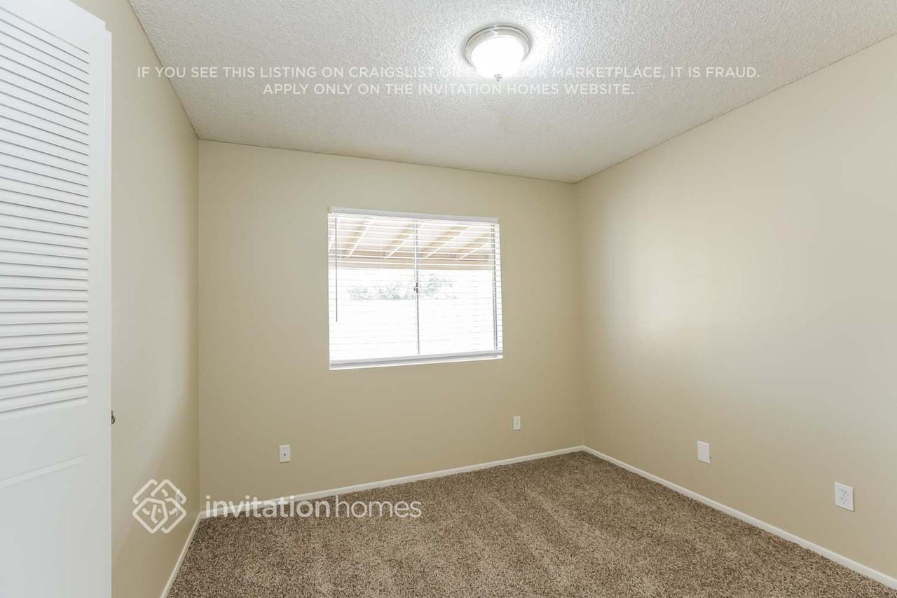 2340 W Portobello Ave - Photo 6 of 17