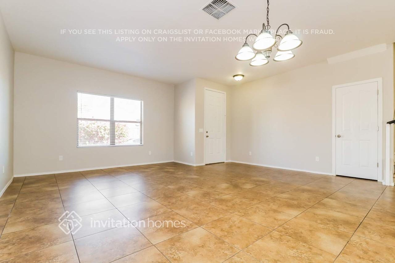 2437 W Spencer Run - Photo 3 of 16