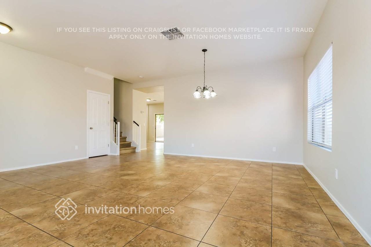 2437 W Spencer Run - Photo 4 of 16