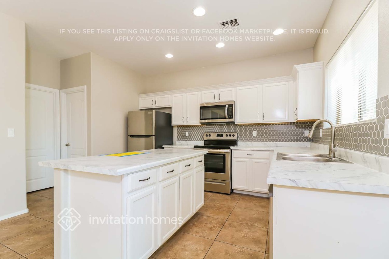 2437 W Spencer Run - Photo 7 of 16