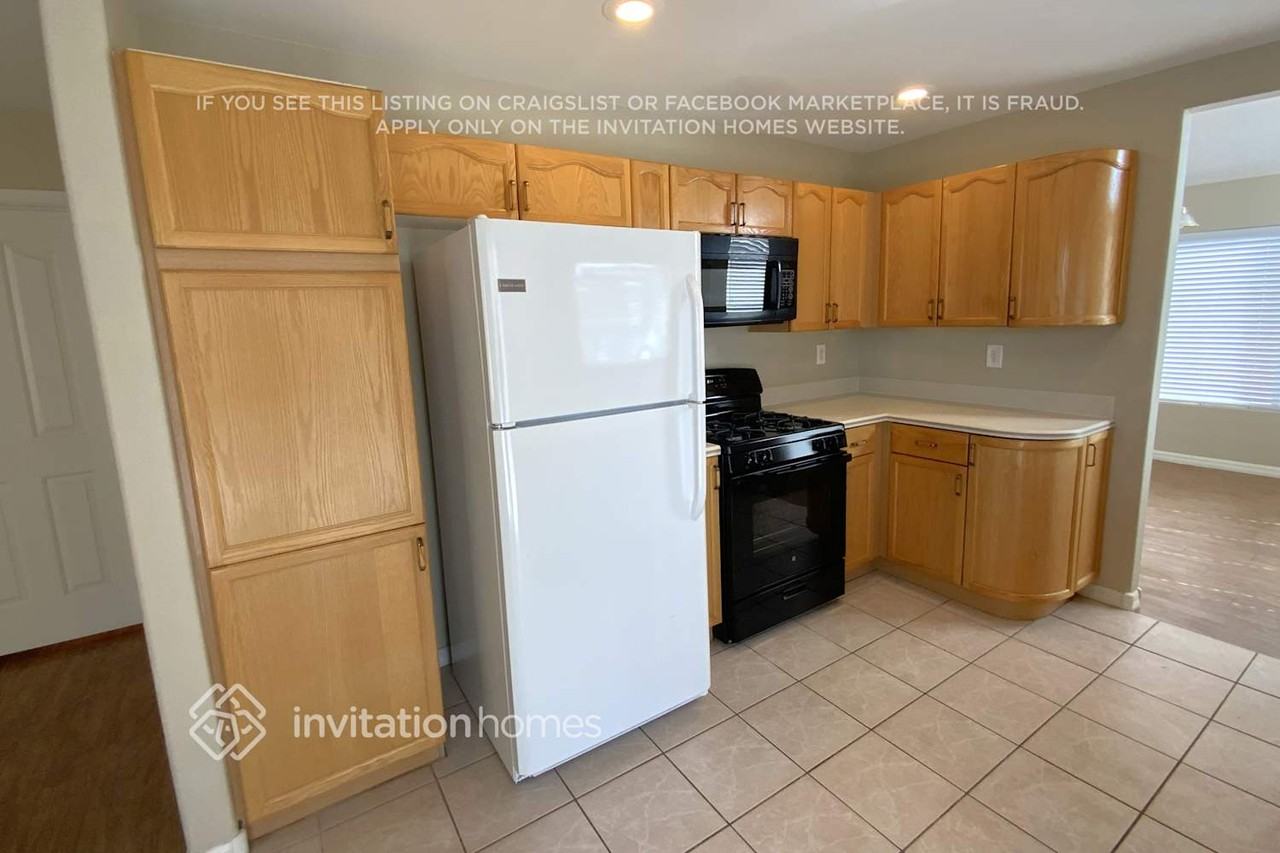 3703 Funston Way - Photo 5 of 11