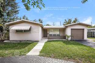 921 E Hawthorne Cir - Photo 1 of 1