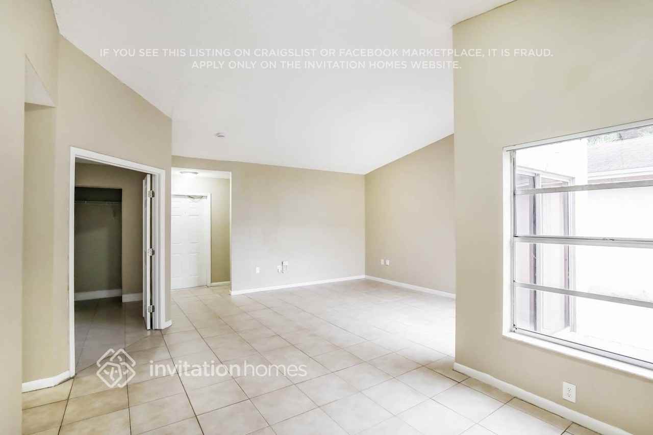 19922 Nw 67th Pl - Photo 5 of 17