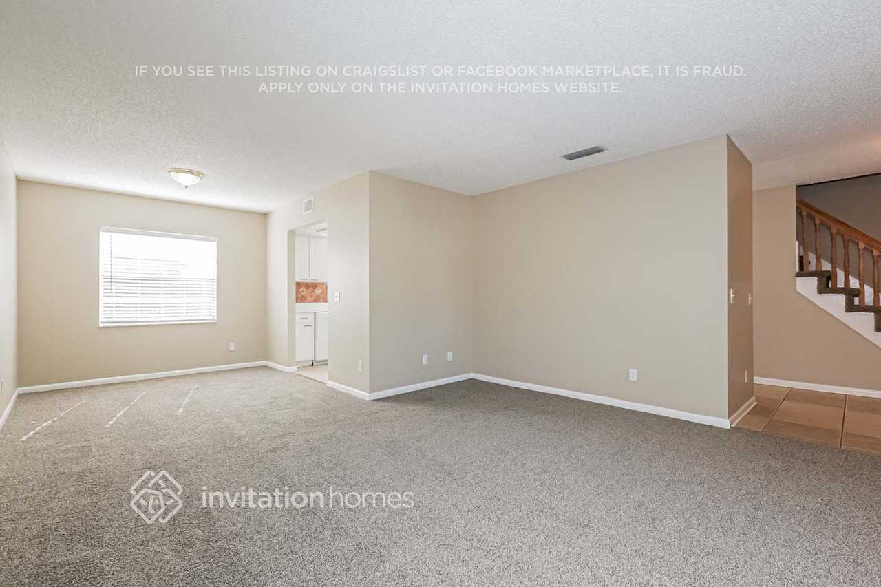 9743 Fox Hollow Rd - Photo 5 of 18