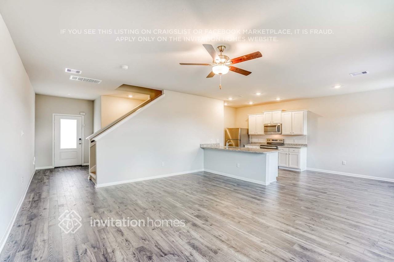 8219 Blooming Meadow Ln - Photo 5 of 18