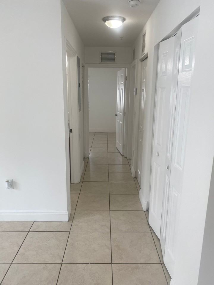 Palm West Apartment Holdings, LLC - Photo 7 of 35