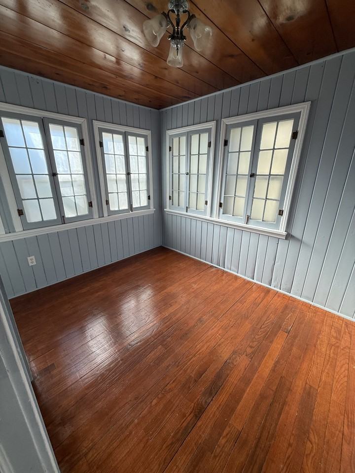 630 N Pleasant St Independence, MO 64050 - Photo 6 of 9