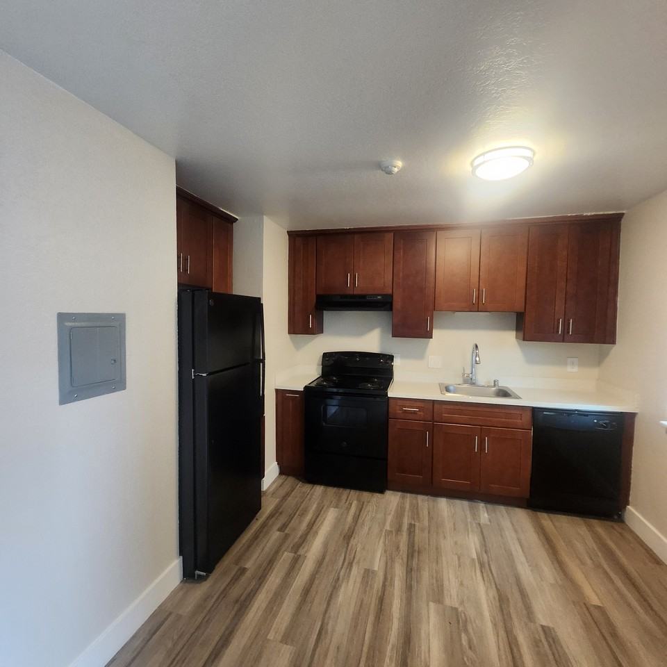 647 Dutton Avenue - Photo 2 of 8