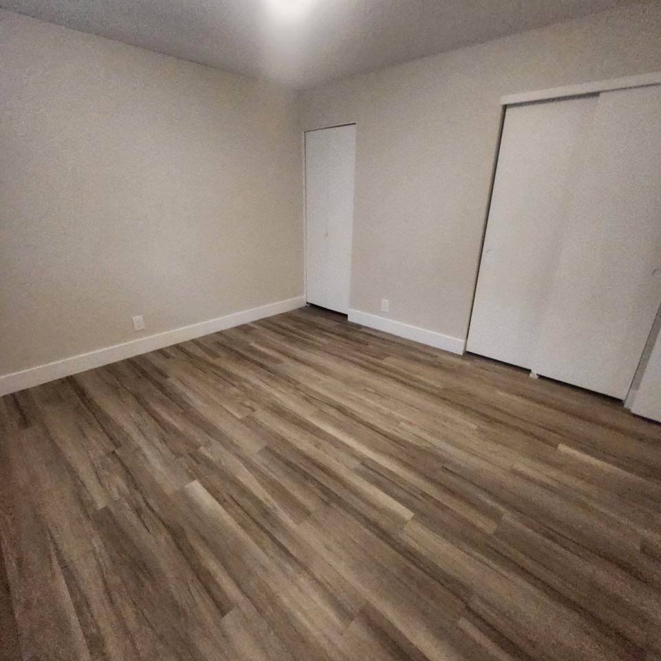 647 Dutton Avenue - Photo 5 of 8