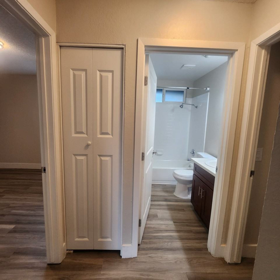 647 Dutton Avenue - Photo 6 of 8