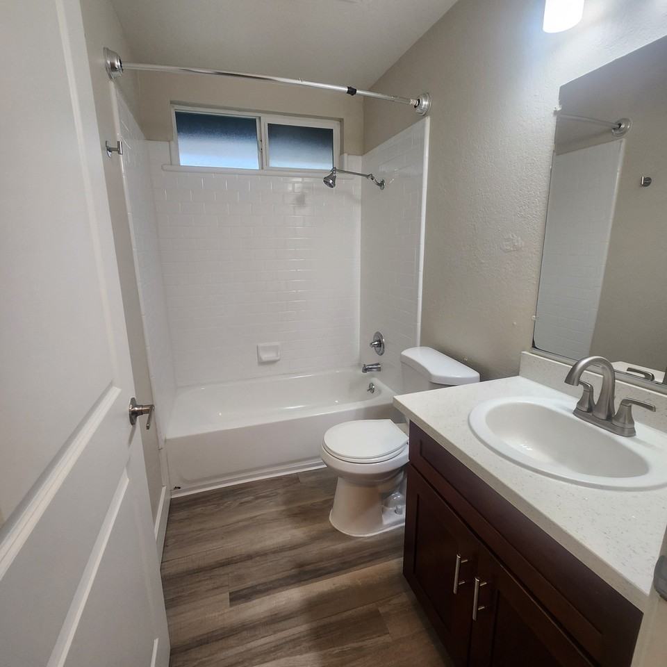 647 Dutton Avenue - Photo 7 of 8