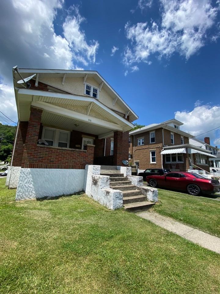 916 College Ave - Photo 3 of 17