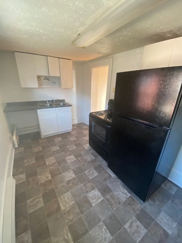 916 College Ave - Photo 5 of 17