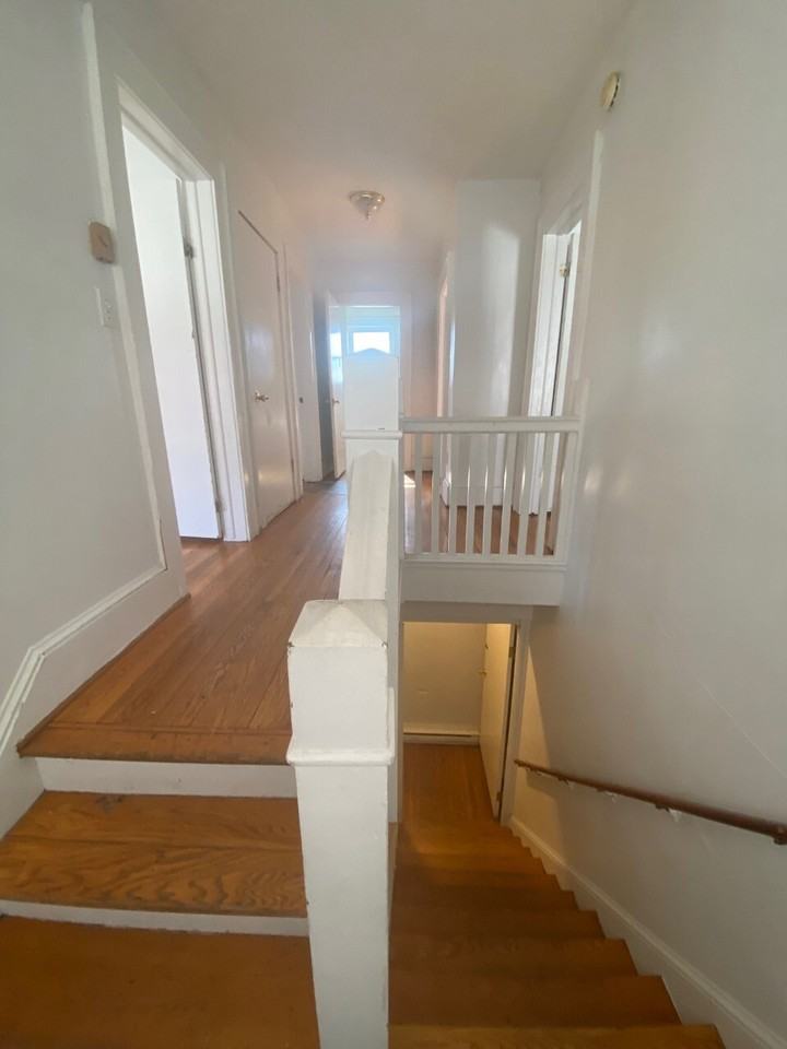 916 College Ave - Photo 5 of 19