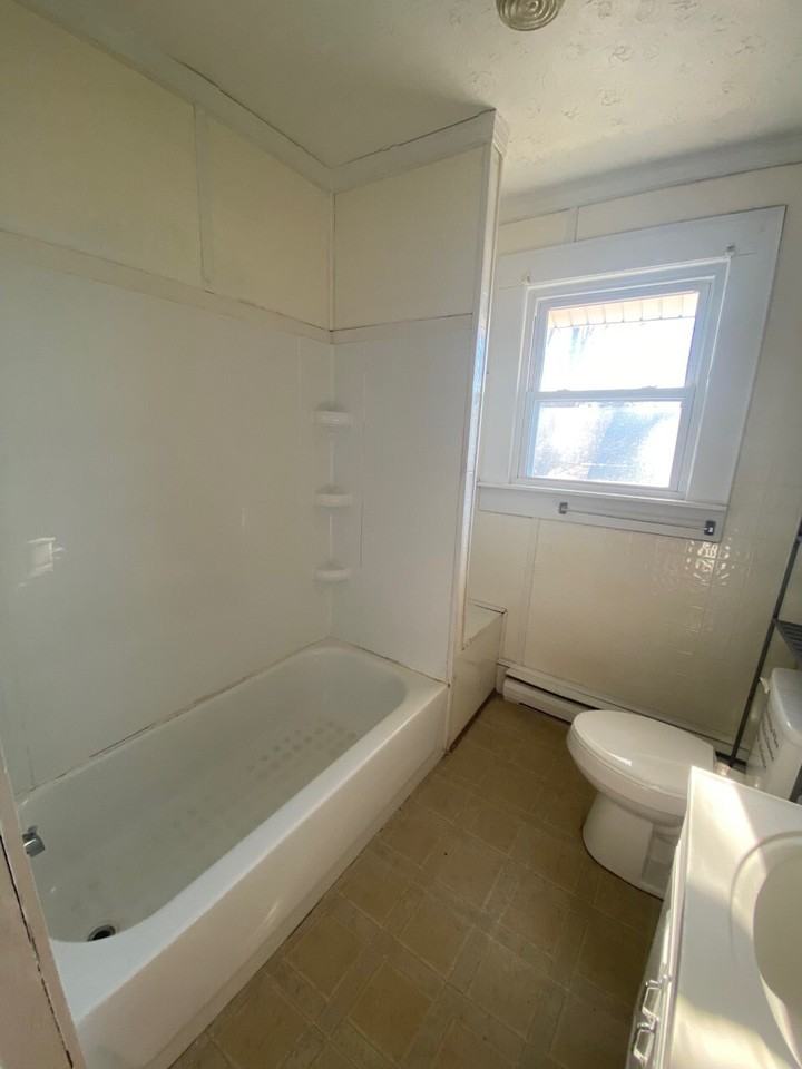 916 College Ave - Photo 6 of 19