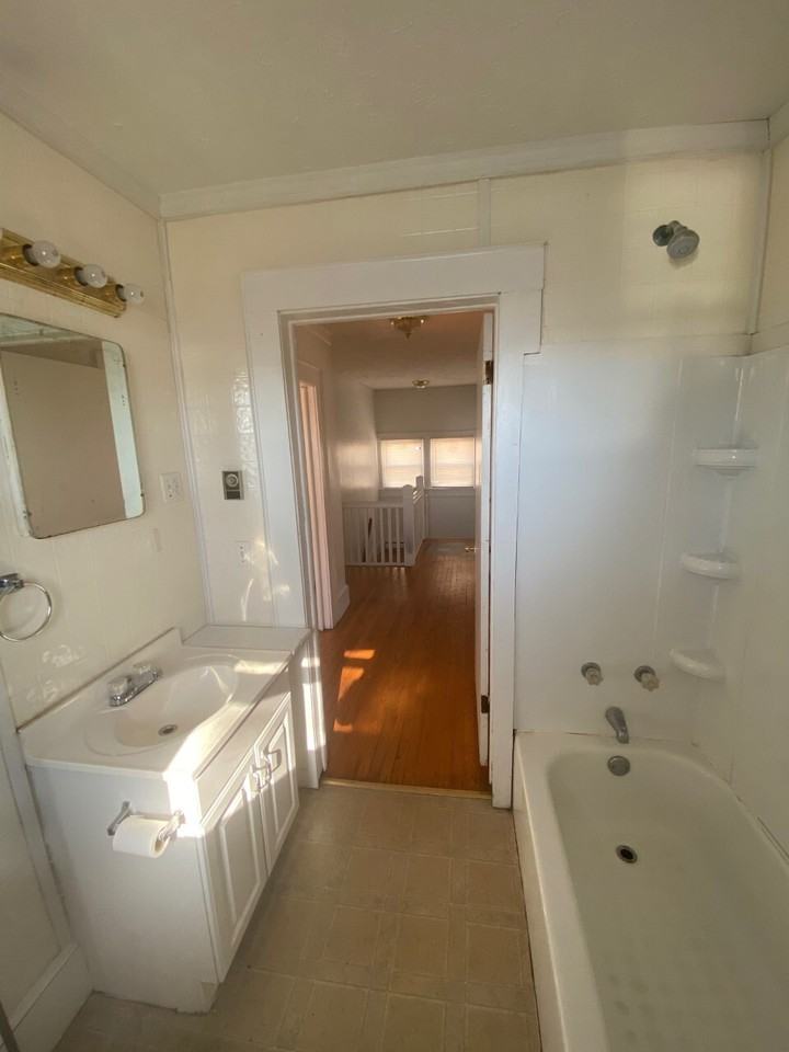 916 College Ave - Photo 7 of 19