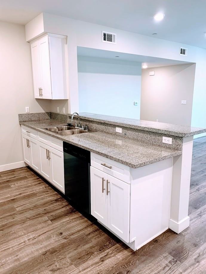 ROSCOE (14333) - Photo 4 of 44