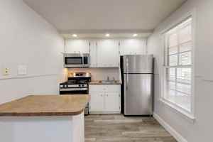 featured image of 165 Bremen St