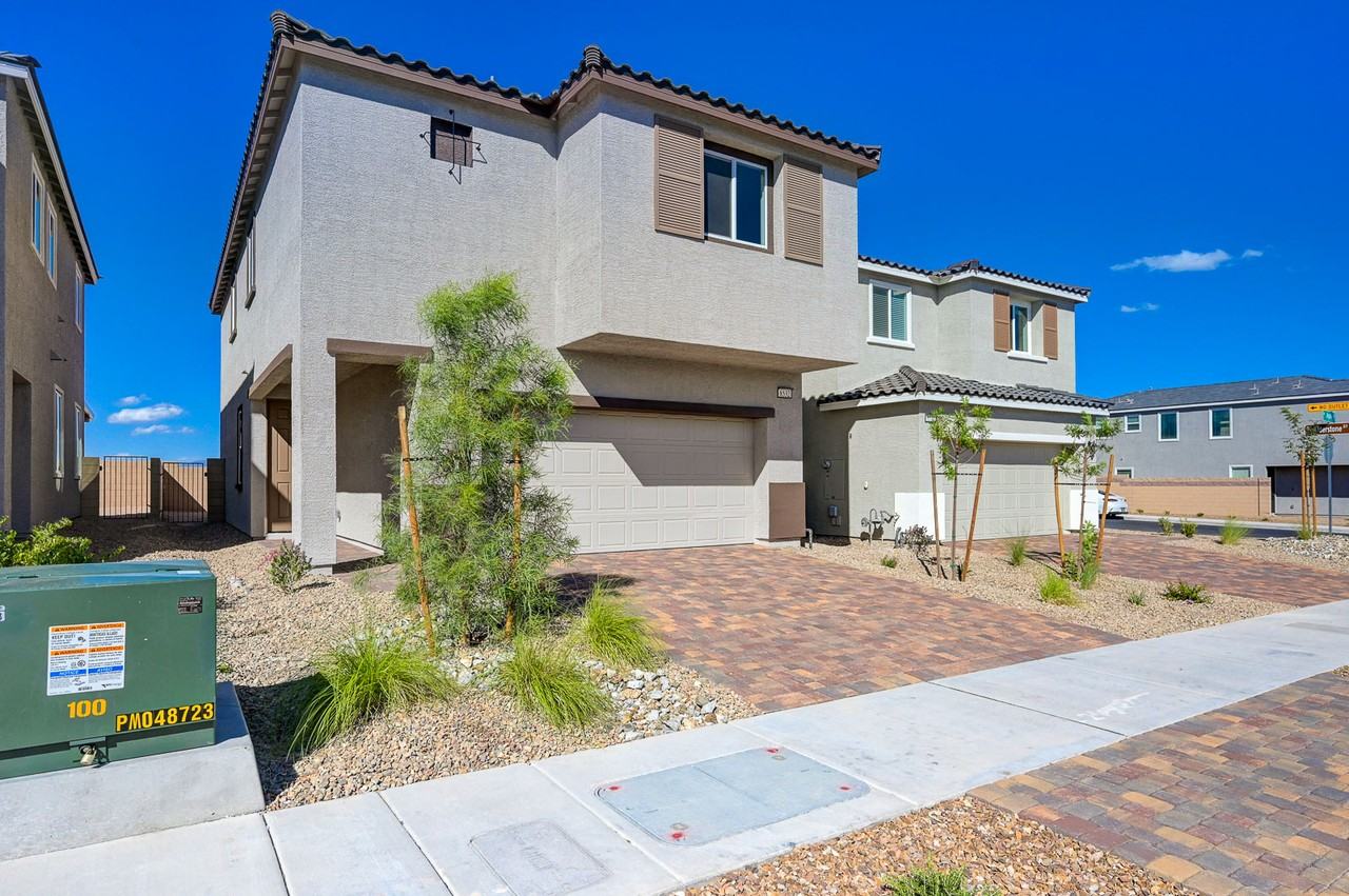 8532 W Agate Ave #1 - Photo 3 of 49