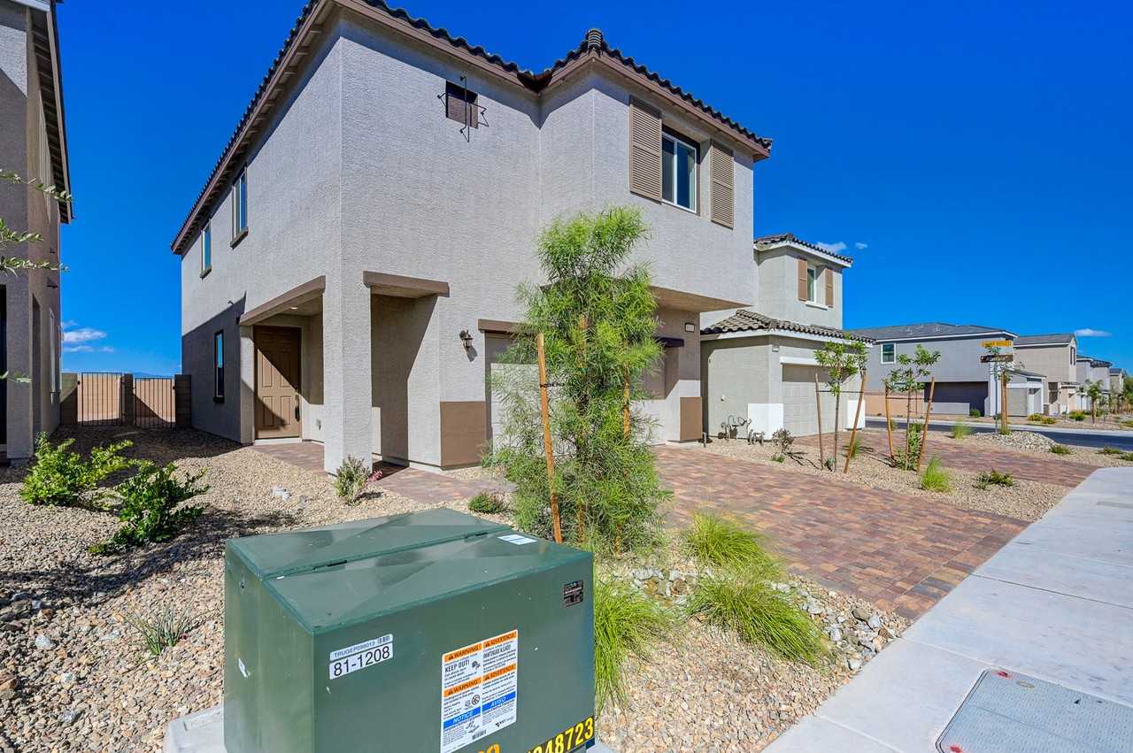 8532 W Agate Ave #1 - Photo 4 of 49