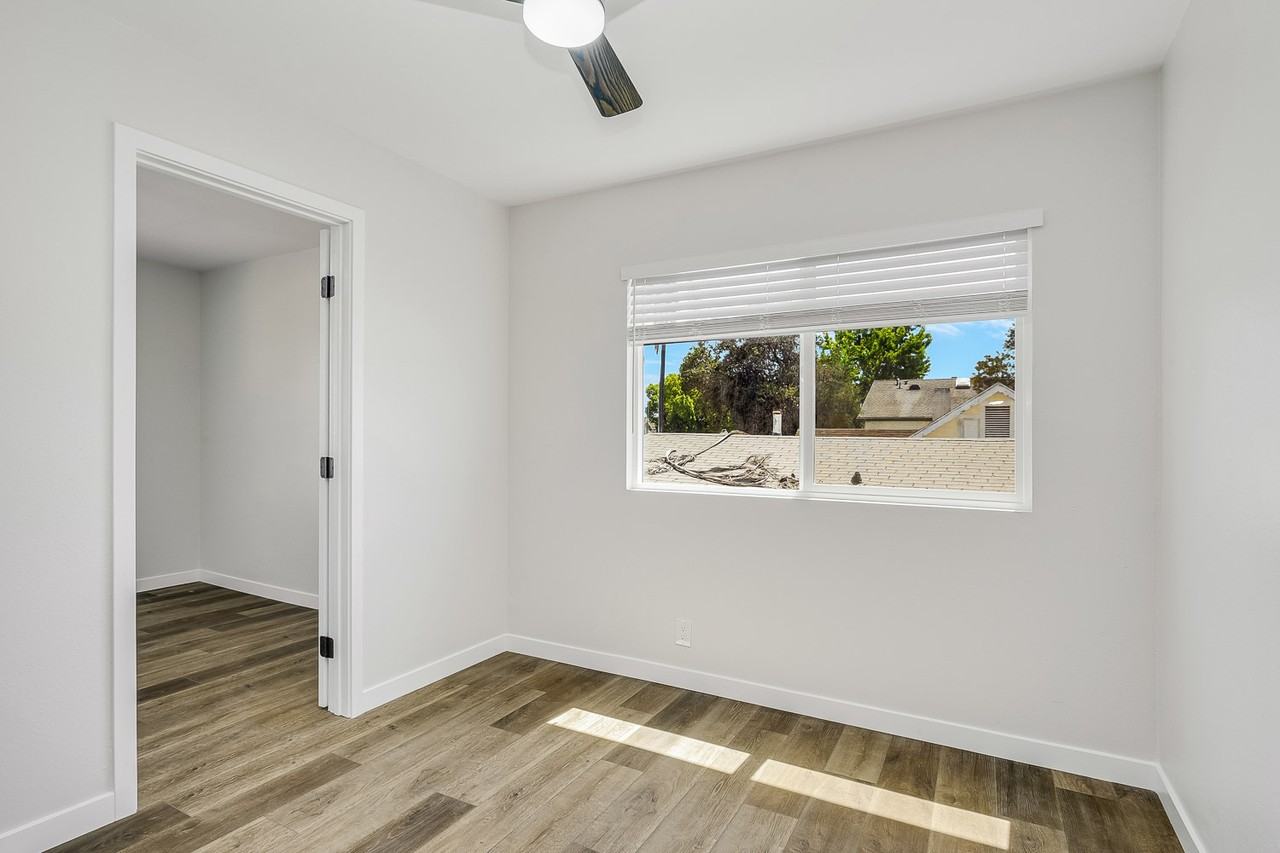 4142 44th Street - Photo 3 of 50