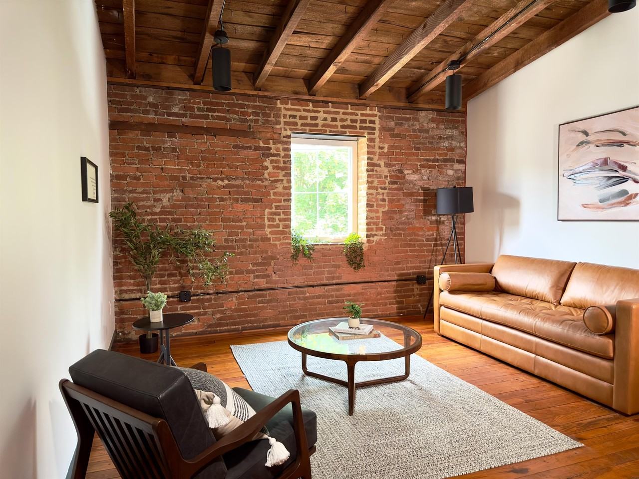 437 West Grant Street - Photo 3 of 50