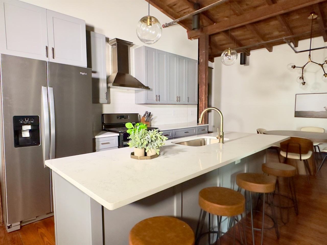 437 West Grant Street - Photo 5 of 50