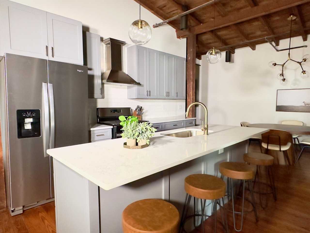 437 West Grant Street - Photo 6 of 50