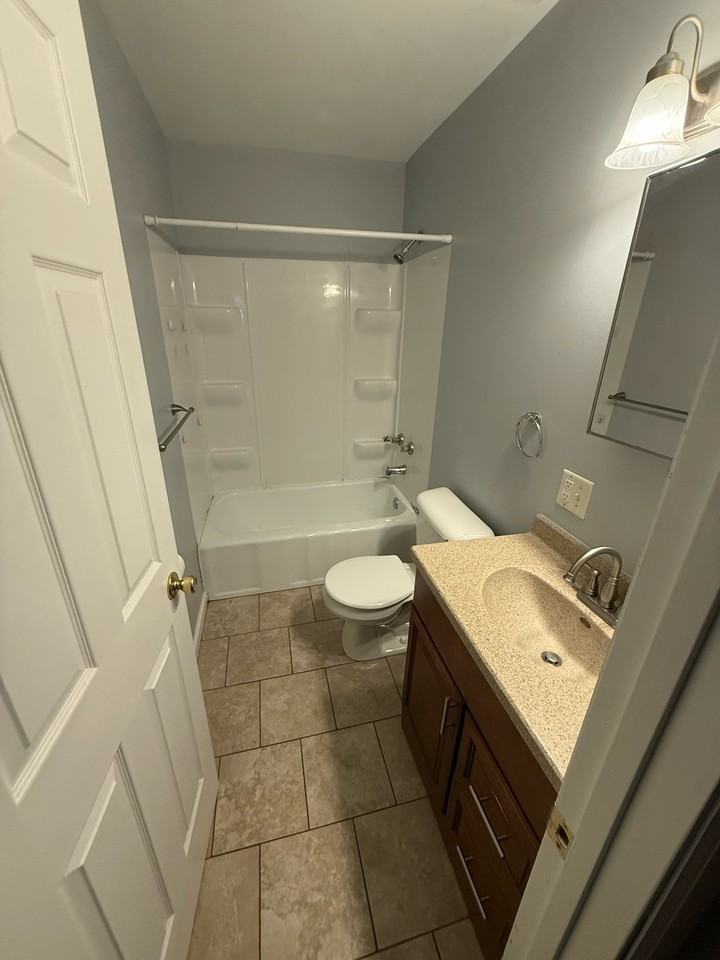 1560 Iowa - Photo 4 of 21