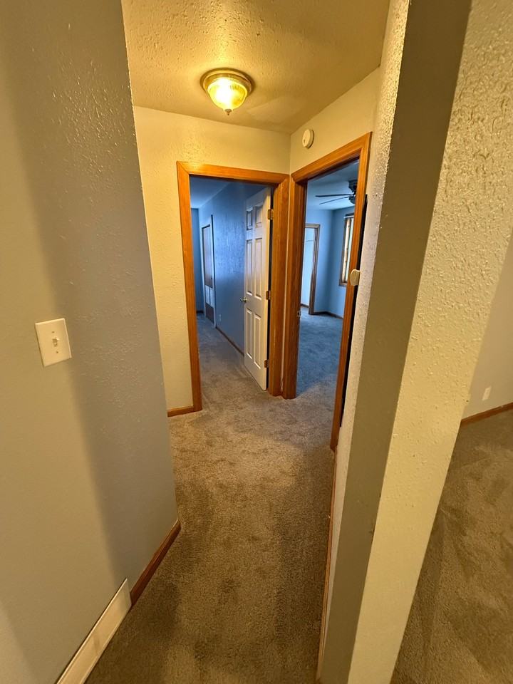 1560 Iowa - Photo 5 of 21