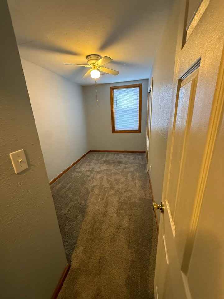 1560 Iowa - Photo 6 of 21