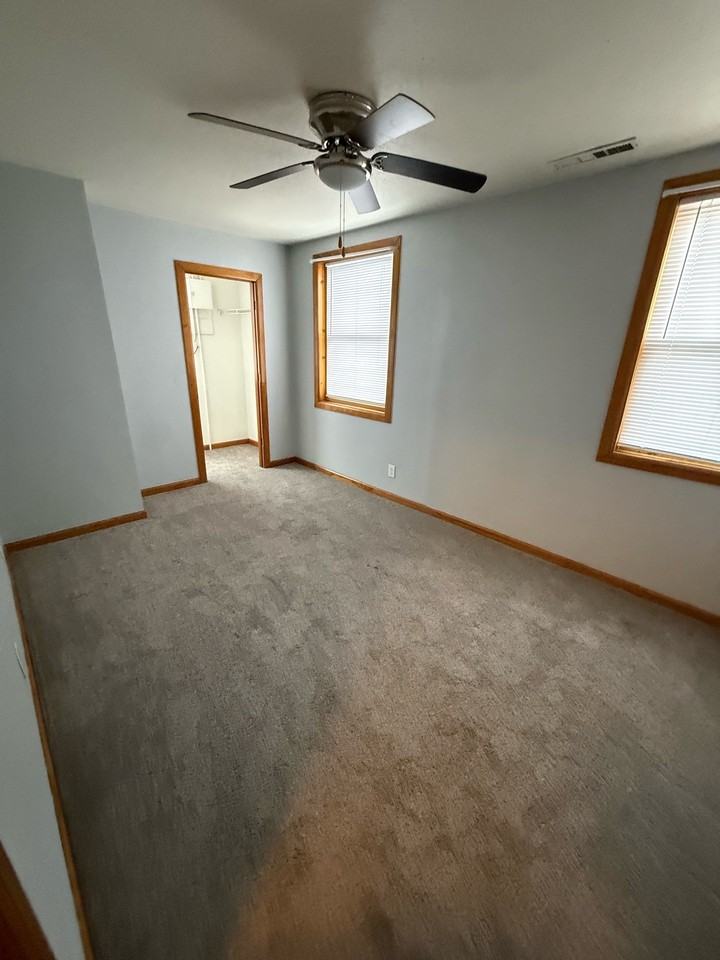 1560 Iowa - Photo 7 of 21