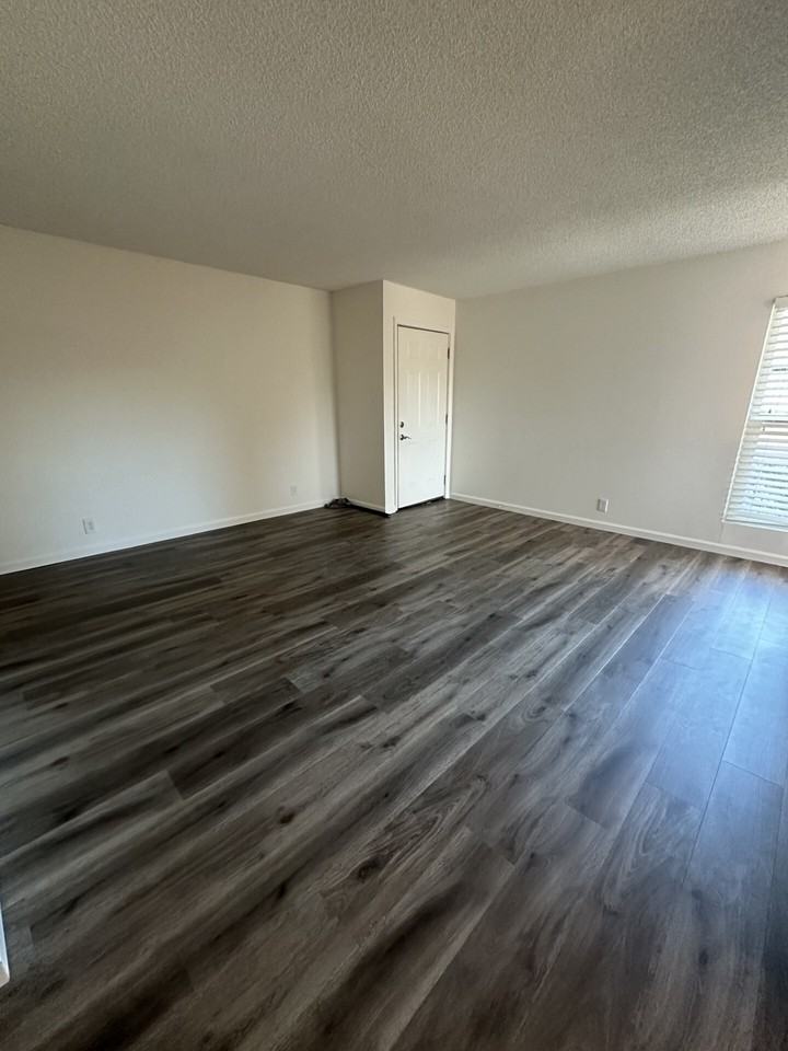 2236 Hillsborough Ct #8 - Photo 3 of 13