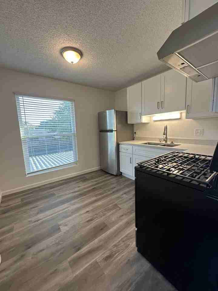 2236 Hillsborough Ct #8 - Photo 4 of 13