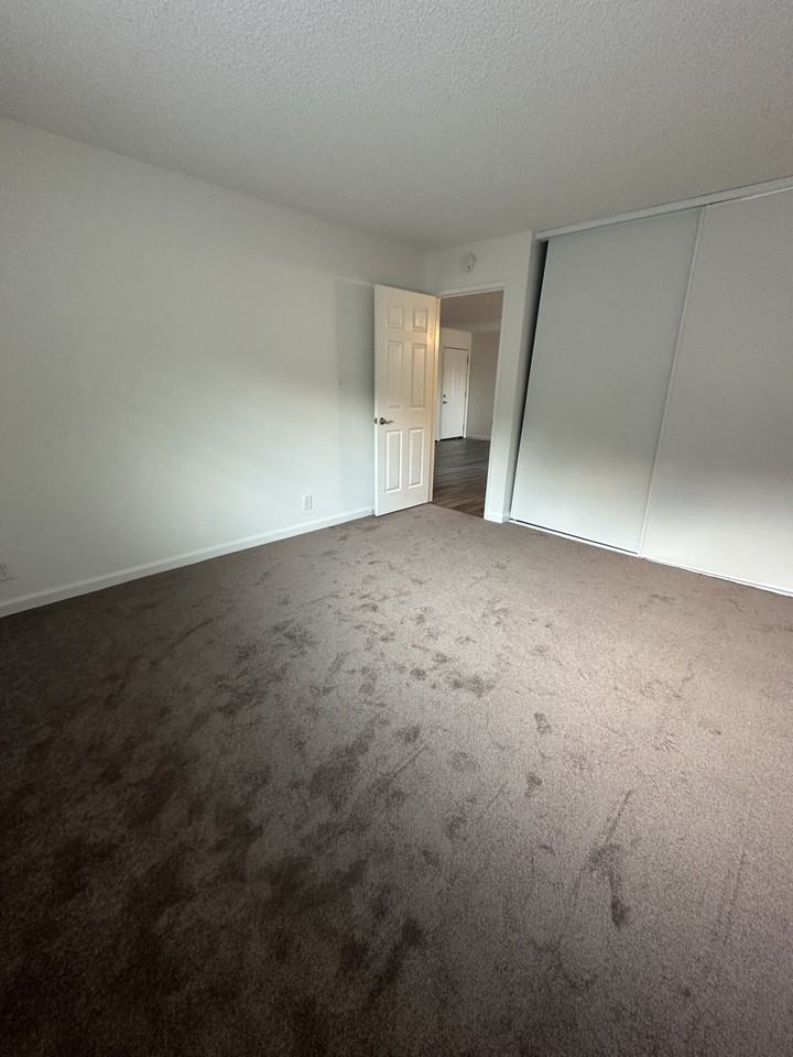 2236 Hillsborough Ct #8 - Photo 7 of 13