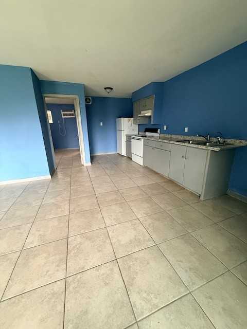 E Houston - Photo 6 of 8