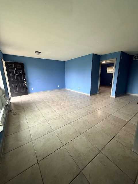 E Houston - Photo 7 of 8