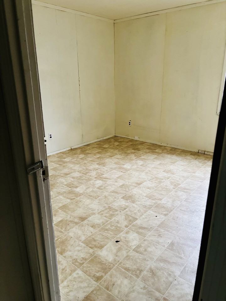 1029 North McLemore Avenue - Photo 4 of 6