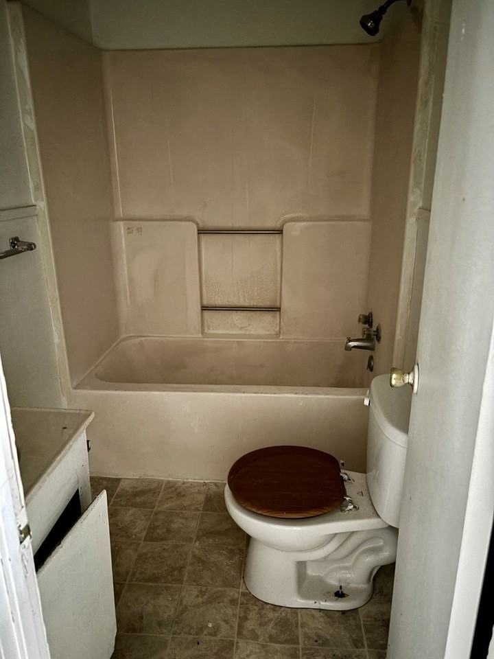 1029 North McLemore Avenue - Photo 5 of 6