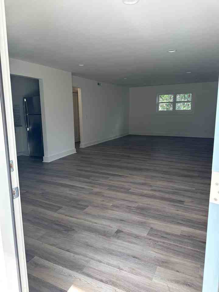 Jones St Apartments LLC - Photo 2 of 18