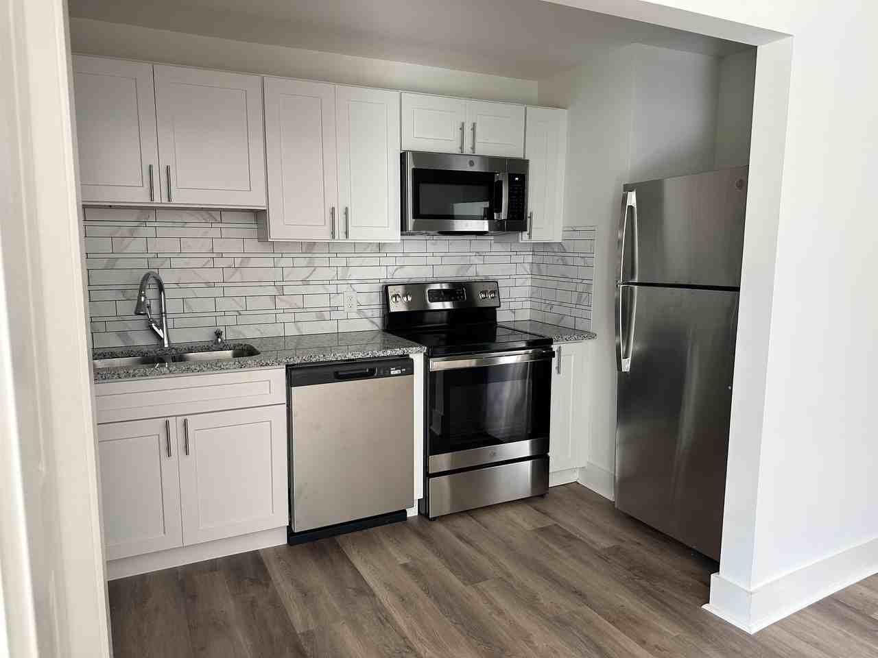 Jones St Apartments LLC - Photo 4 of 18