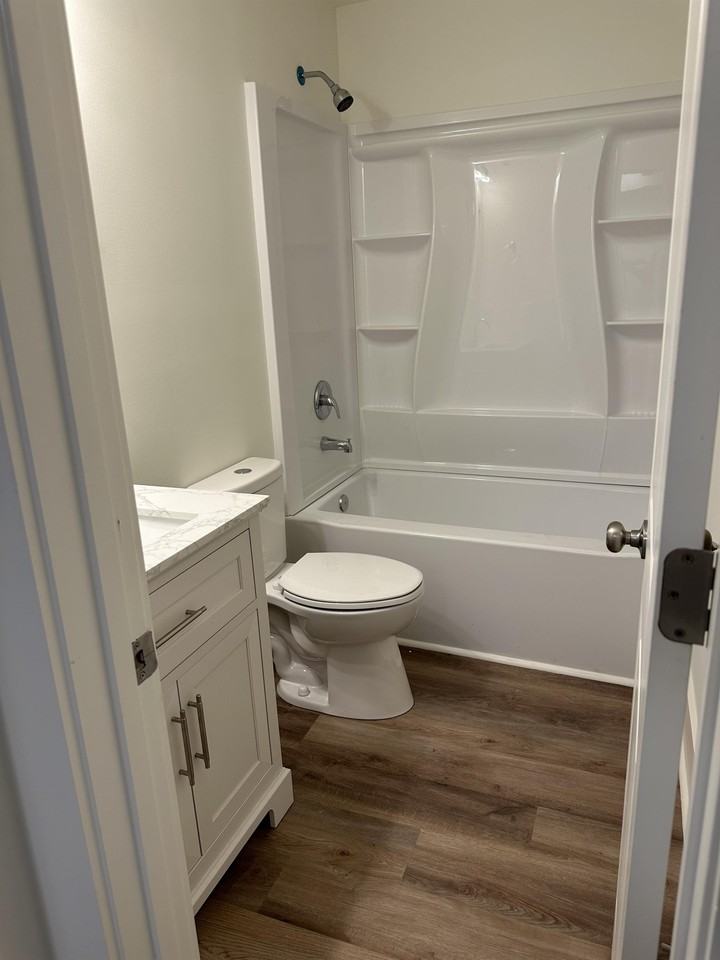 Jones St Apartments LLC - Photo 5 of 18