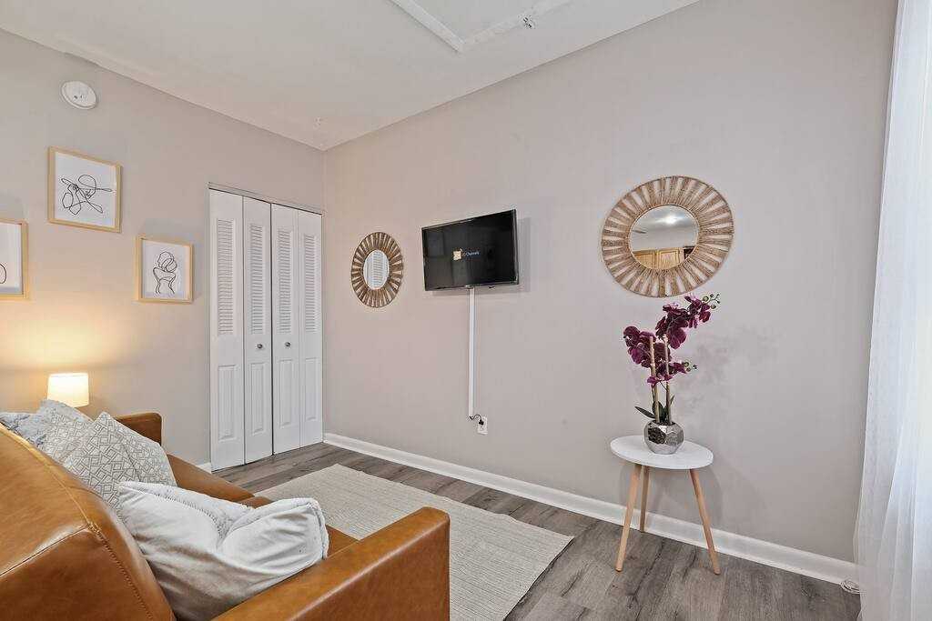 802 S. 10th St - Photo 2 of 9