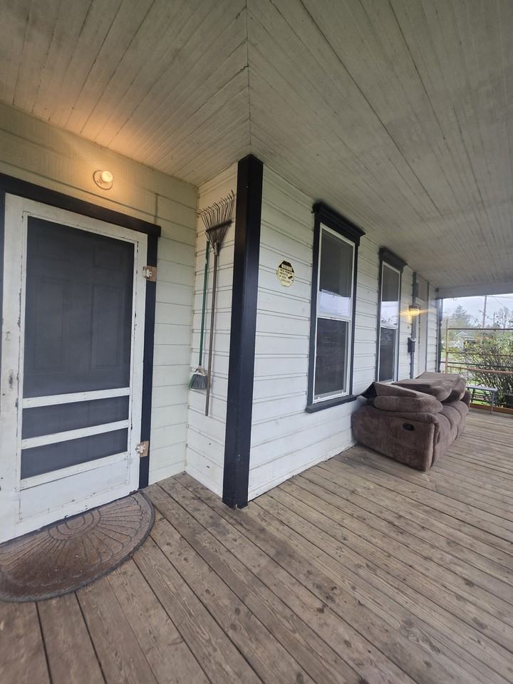 634 Southwest Church Street - Photo 3 of 20